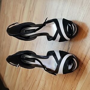 Platform peep toe sandal